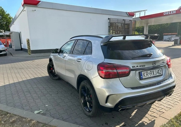 Mercedes-Benz GLA cena 104900 przebieg: 30000, rok produkcji 2018 z Kraków małe 92